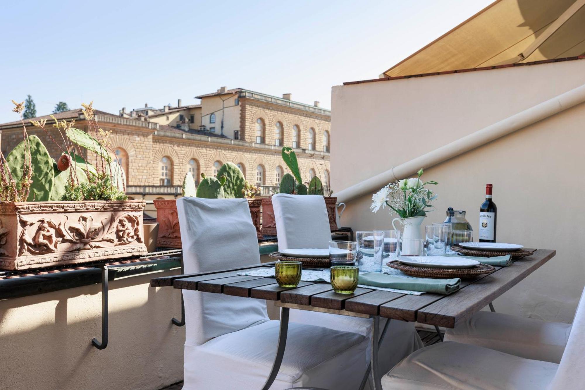Pitti Secret Rooftop Apartment Florence
