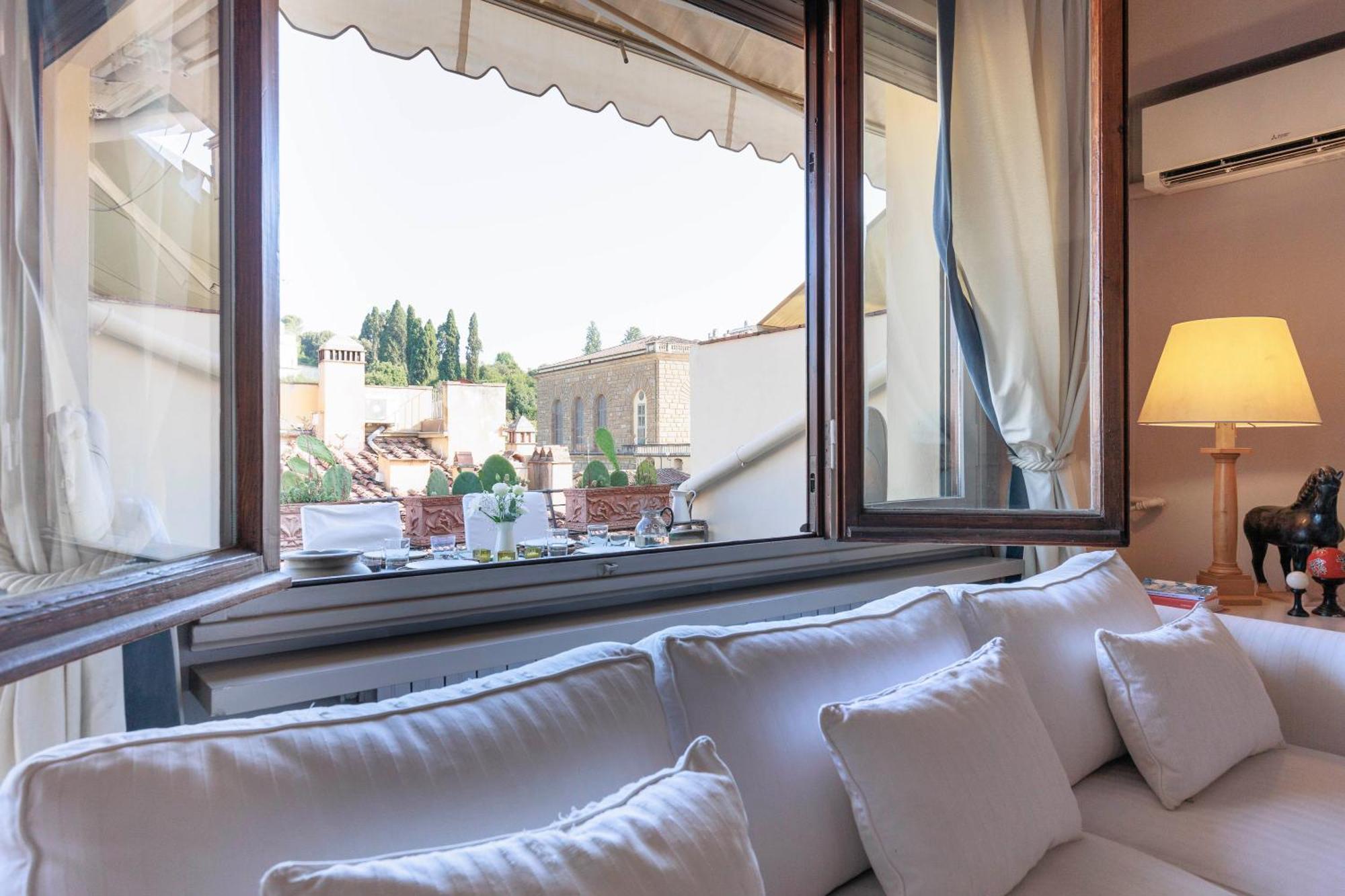 Pitti Secret Rooftop Apartment Florence