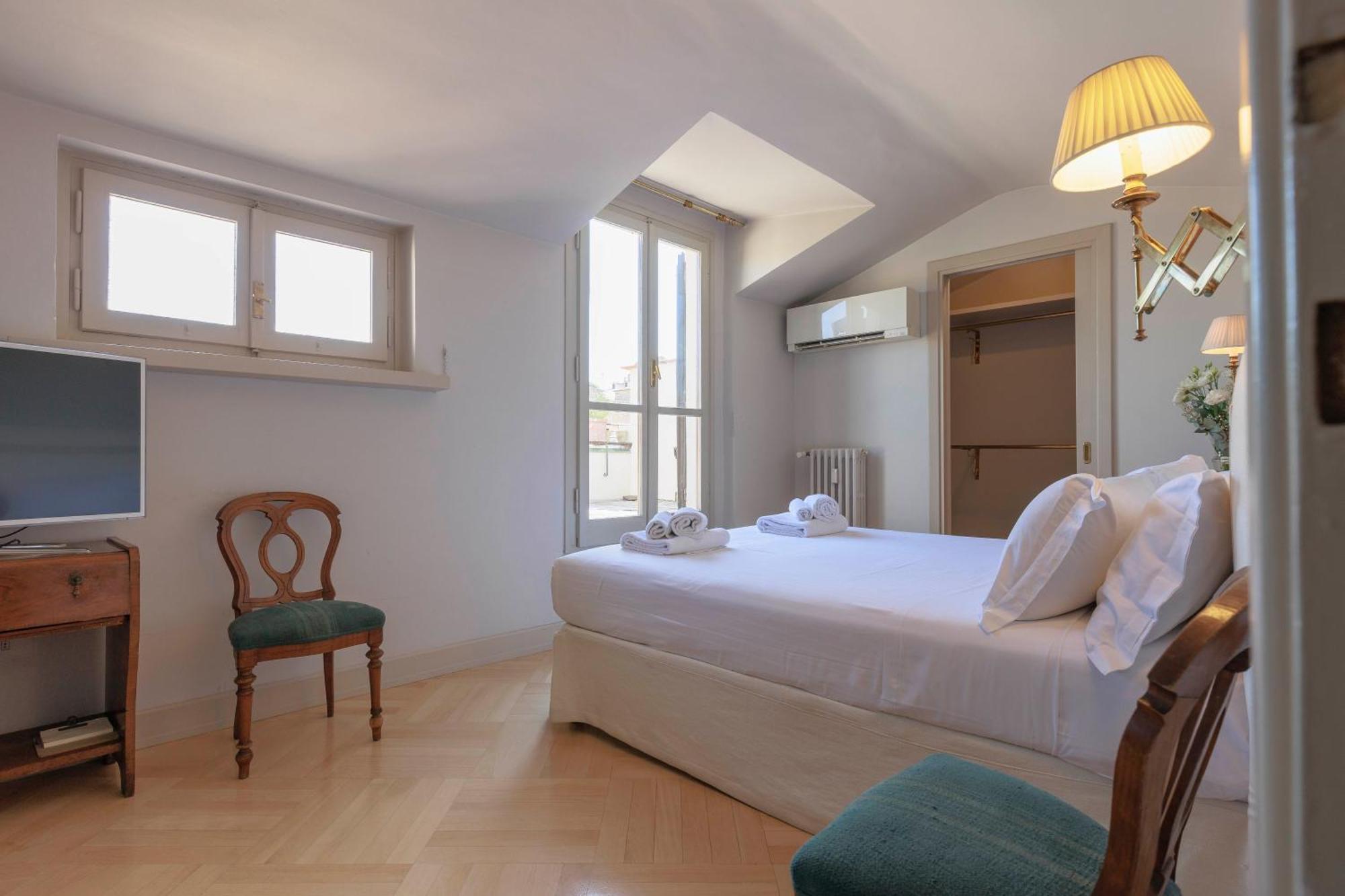 Pitti Secret Rooftop Apartment Florence